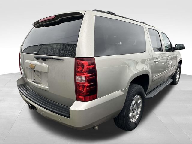 Used 2014 Chevrolet Suburban LS image 4