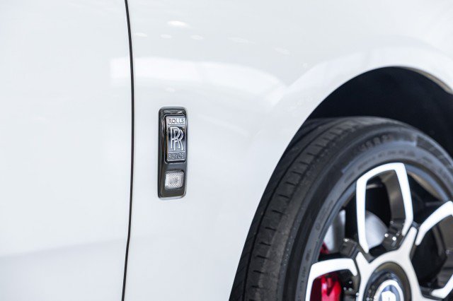 Used 2022 Rolls-Royce Cullinan Black Badge AWD/4WD image 23