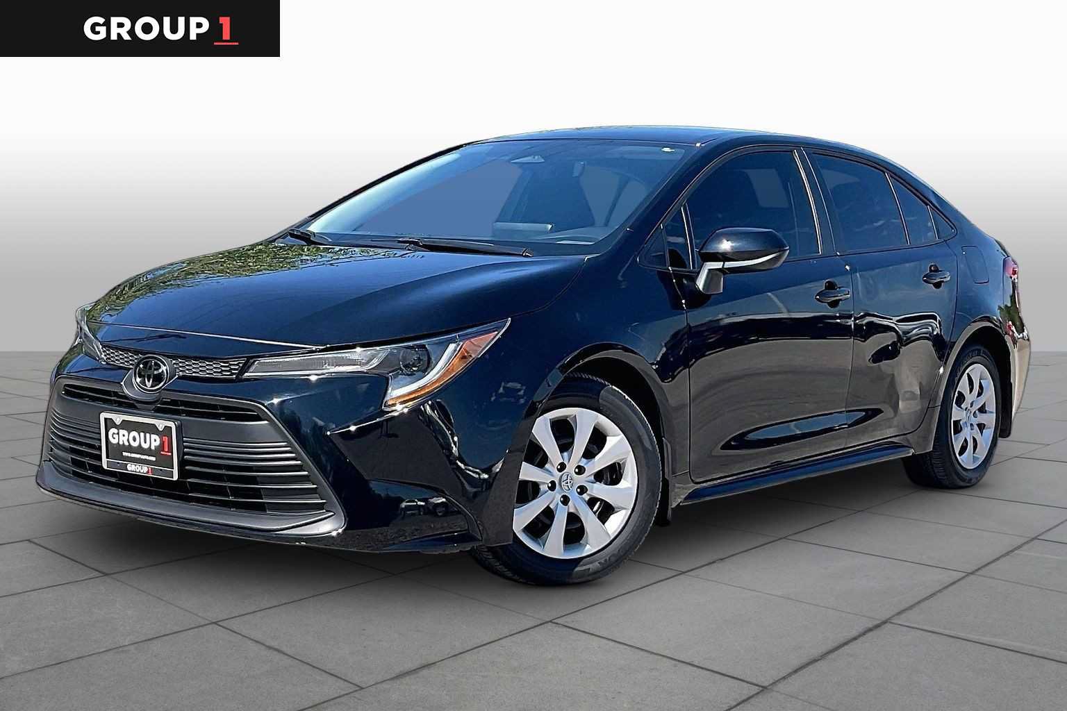 Used 2025 Toyota Corolla LE FWD image 1