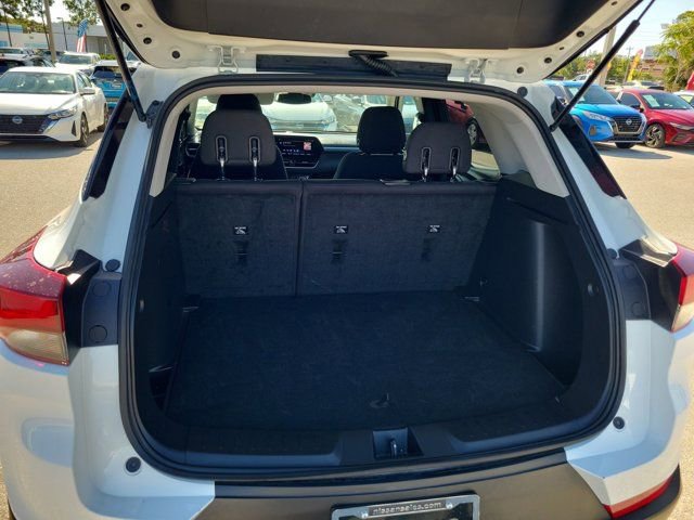 Used 2025 Chevrolet TrailBlazer LT FWD image 14