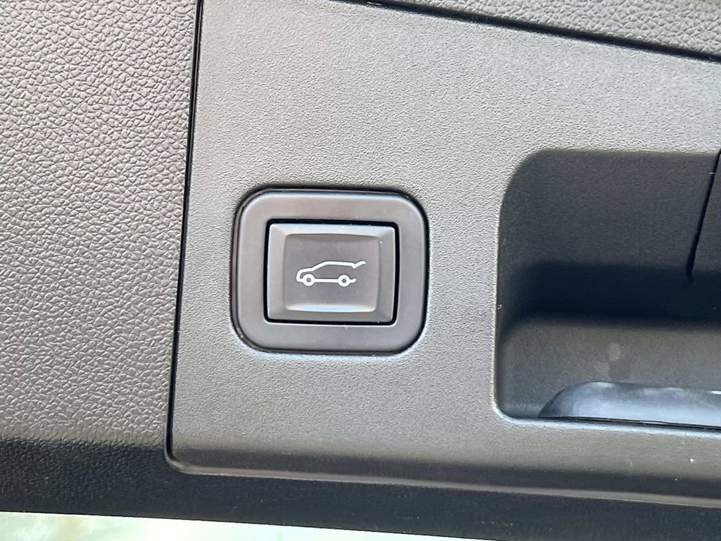 Used 2019 Cadillac XT4 Premium Luxury w/ Enhanced Visibility Package image 13