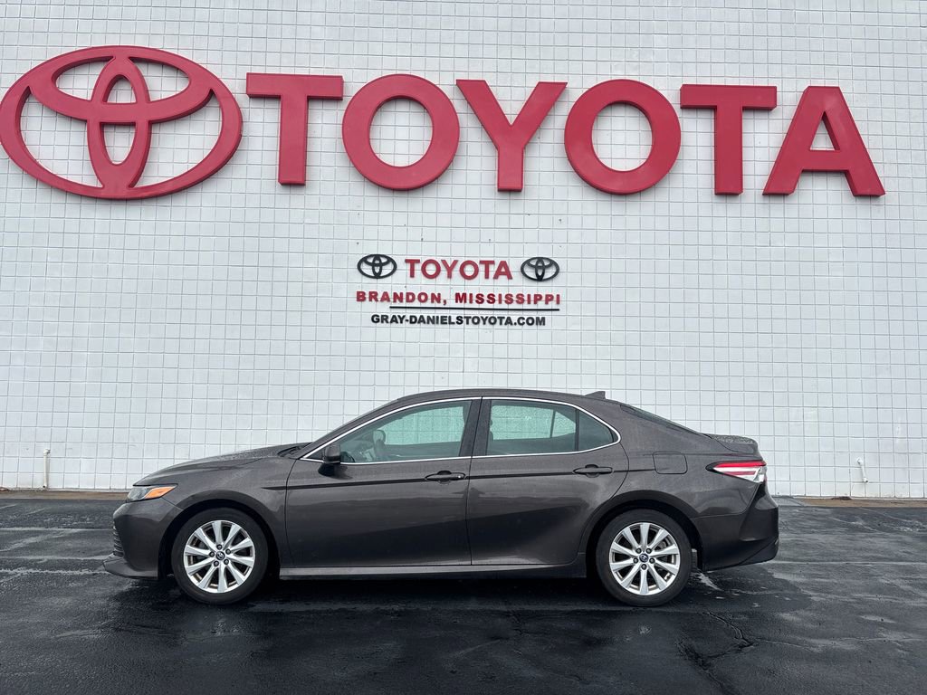 Used 2020 Toyota Camry LE FWD image 4
