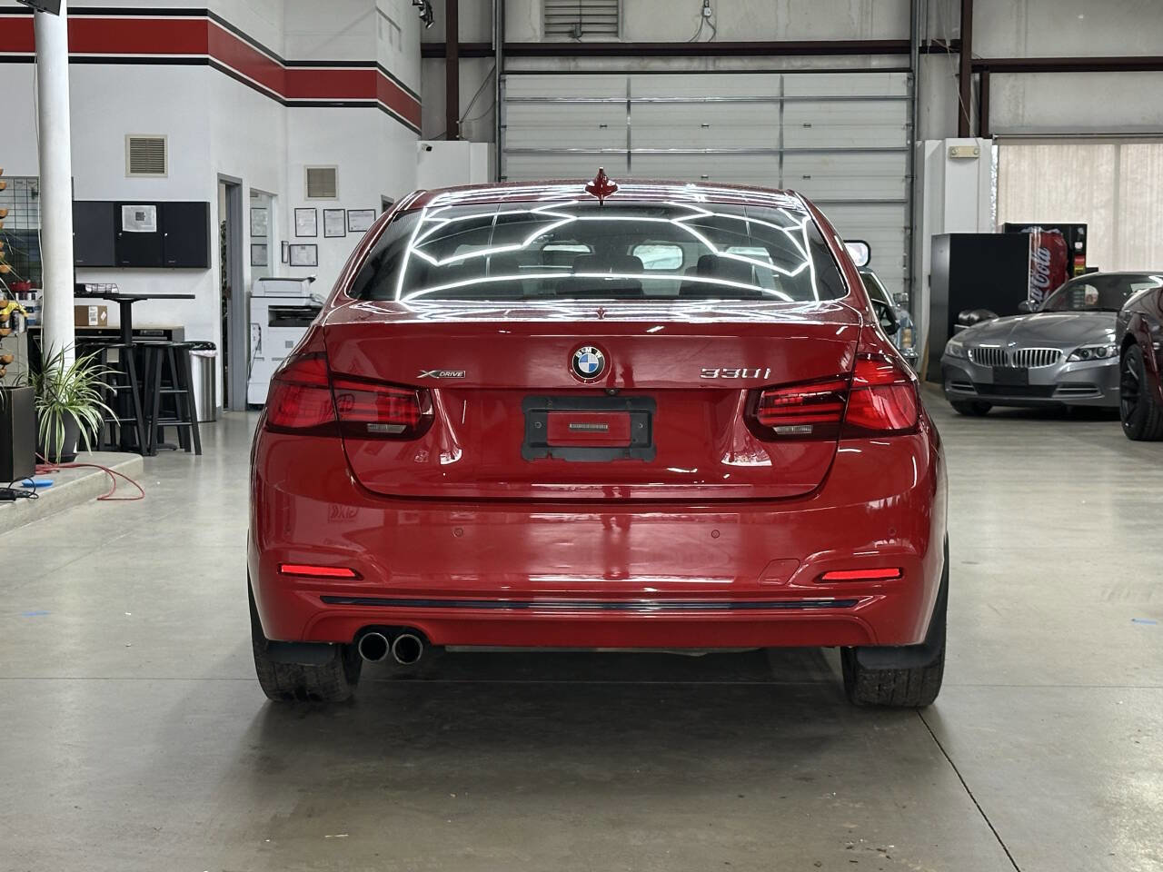 Used 2018 BMW 330i xDrive 330i xDrive AWD 4dr Sedan image 3