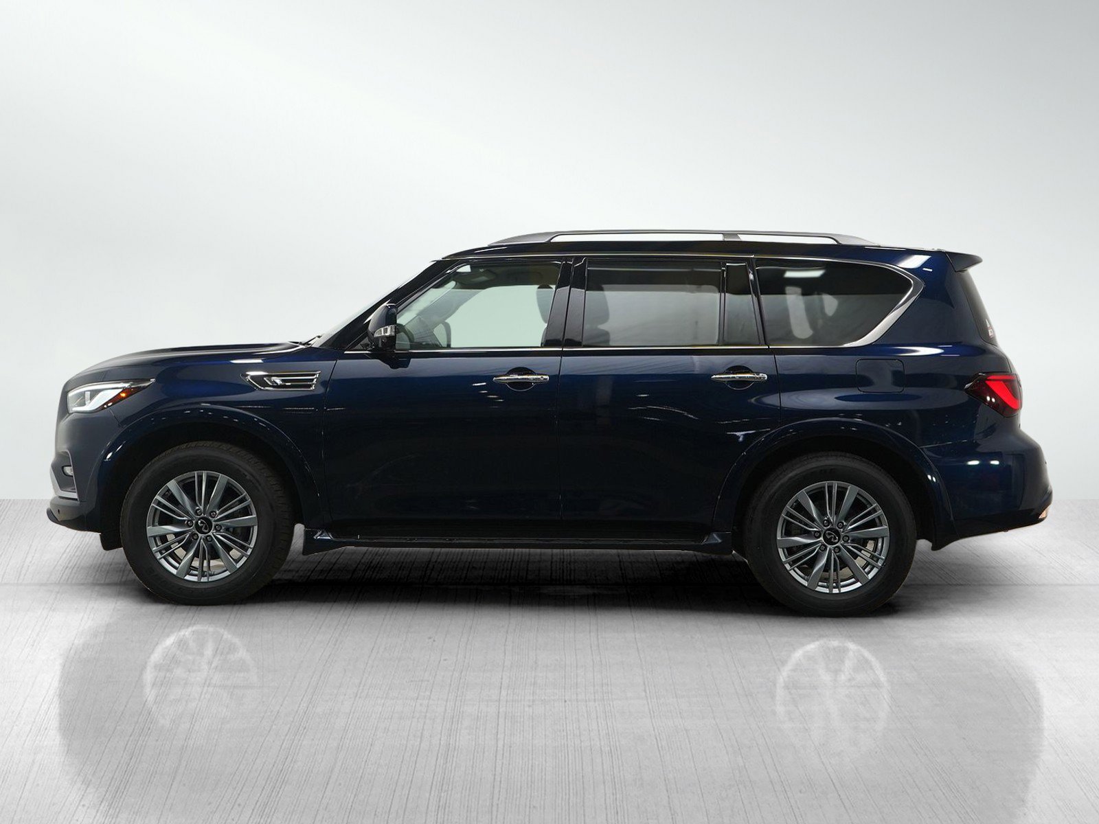 Used 2024 INFINITI QX80 Luxe AWD/4WD image 2