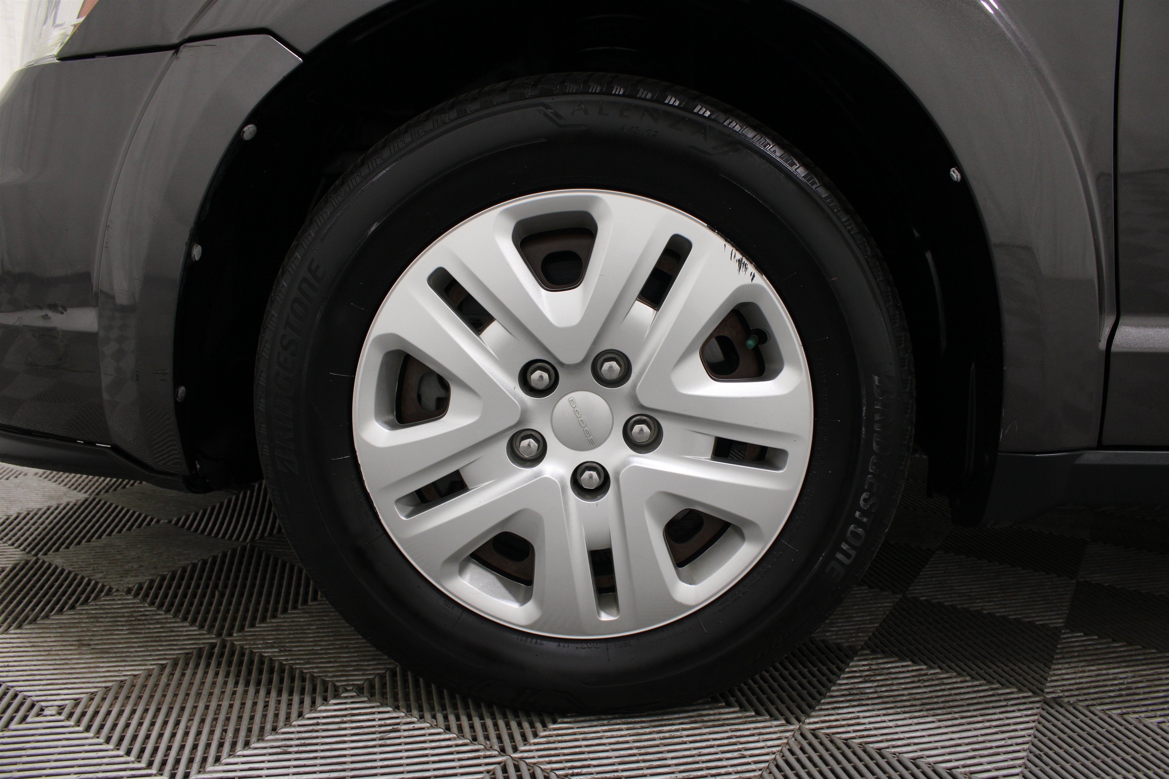 Used 2020 Dodge Journey SE FWD image 33