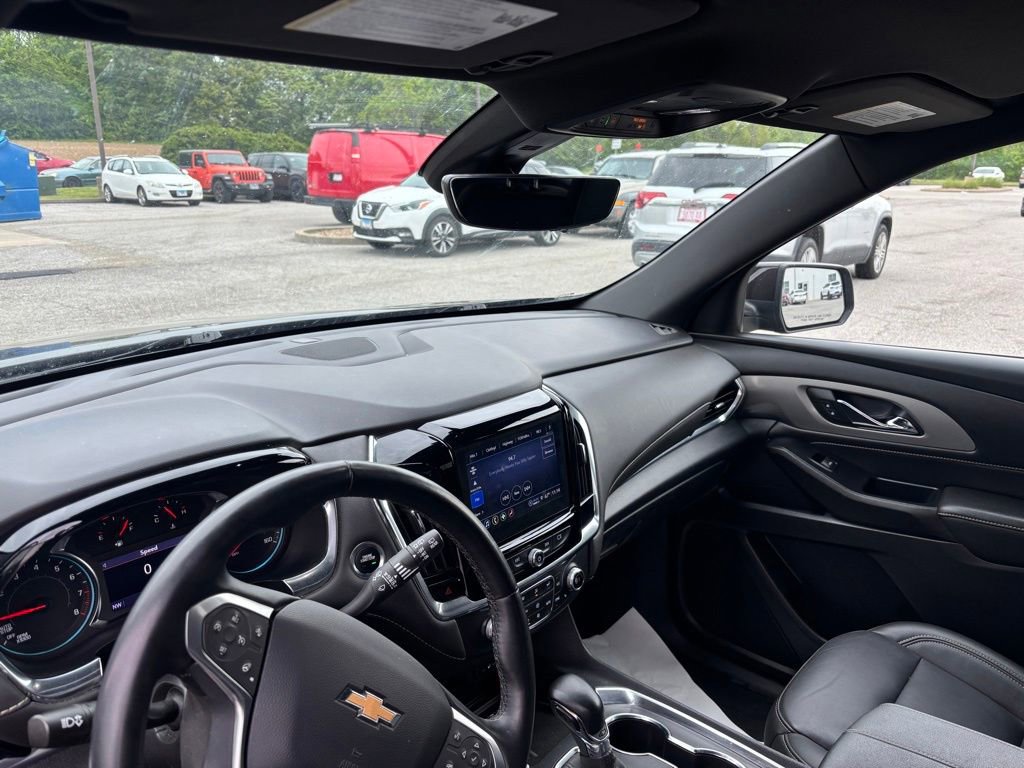 Used 2023 Chevrolet Traverse LT w/ Rear Camera Mirror Package AWD/4WD image 18