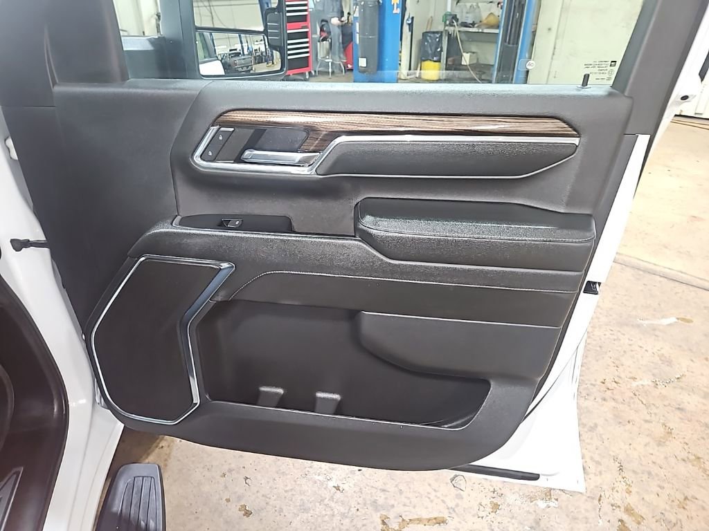 Used 2024 Chevrolet Silverado 2500 LT image 32