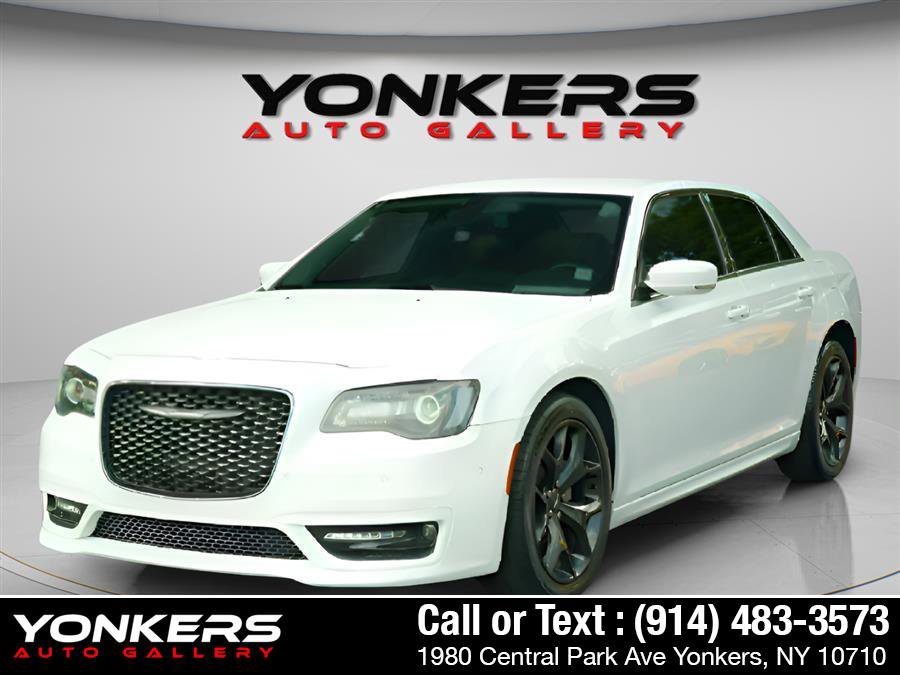 Used 2021 Chrysler 300 Touring L image 2