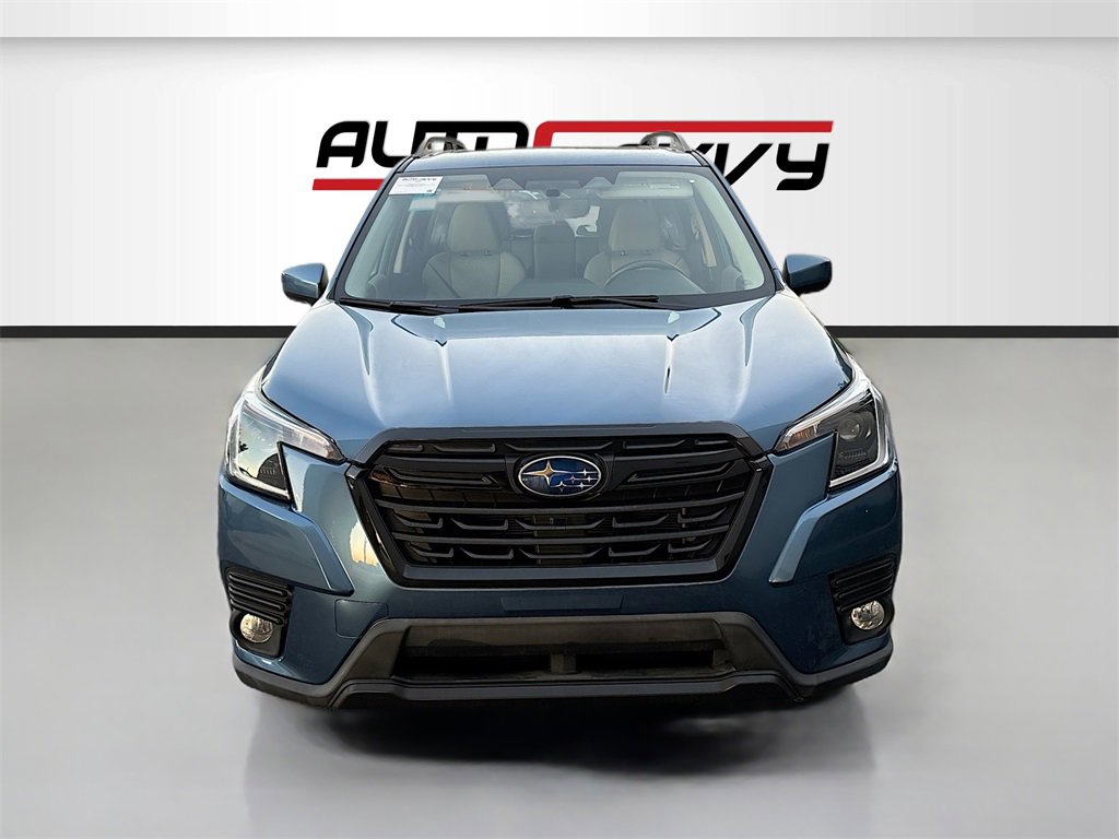 Used 2023 Subaru Forester Premium image 2
