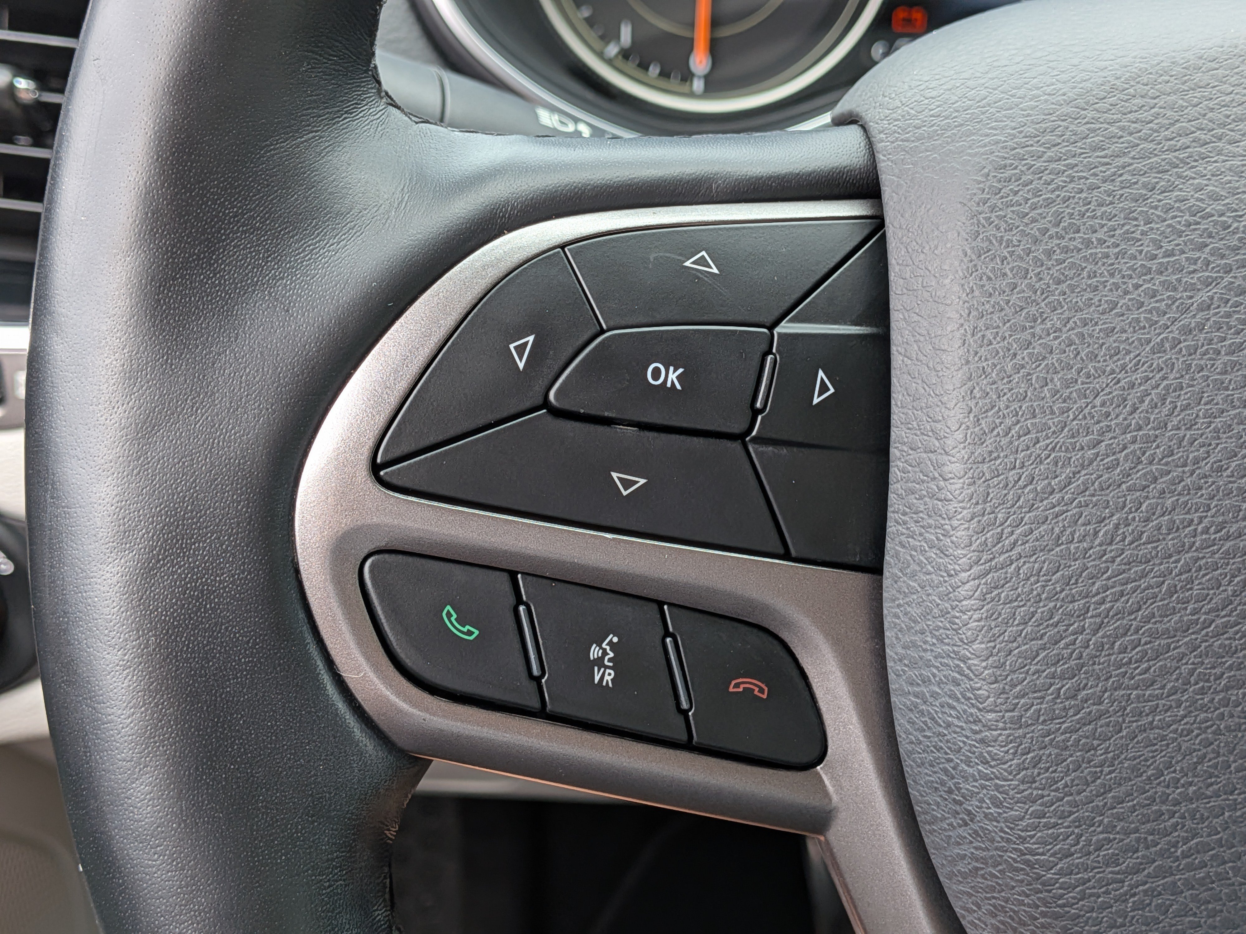 Used 2020 Jeep Cherokee Limited FWD image 24