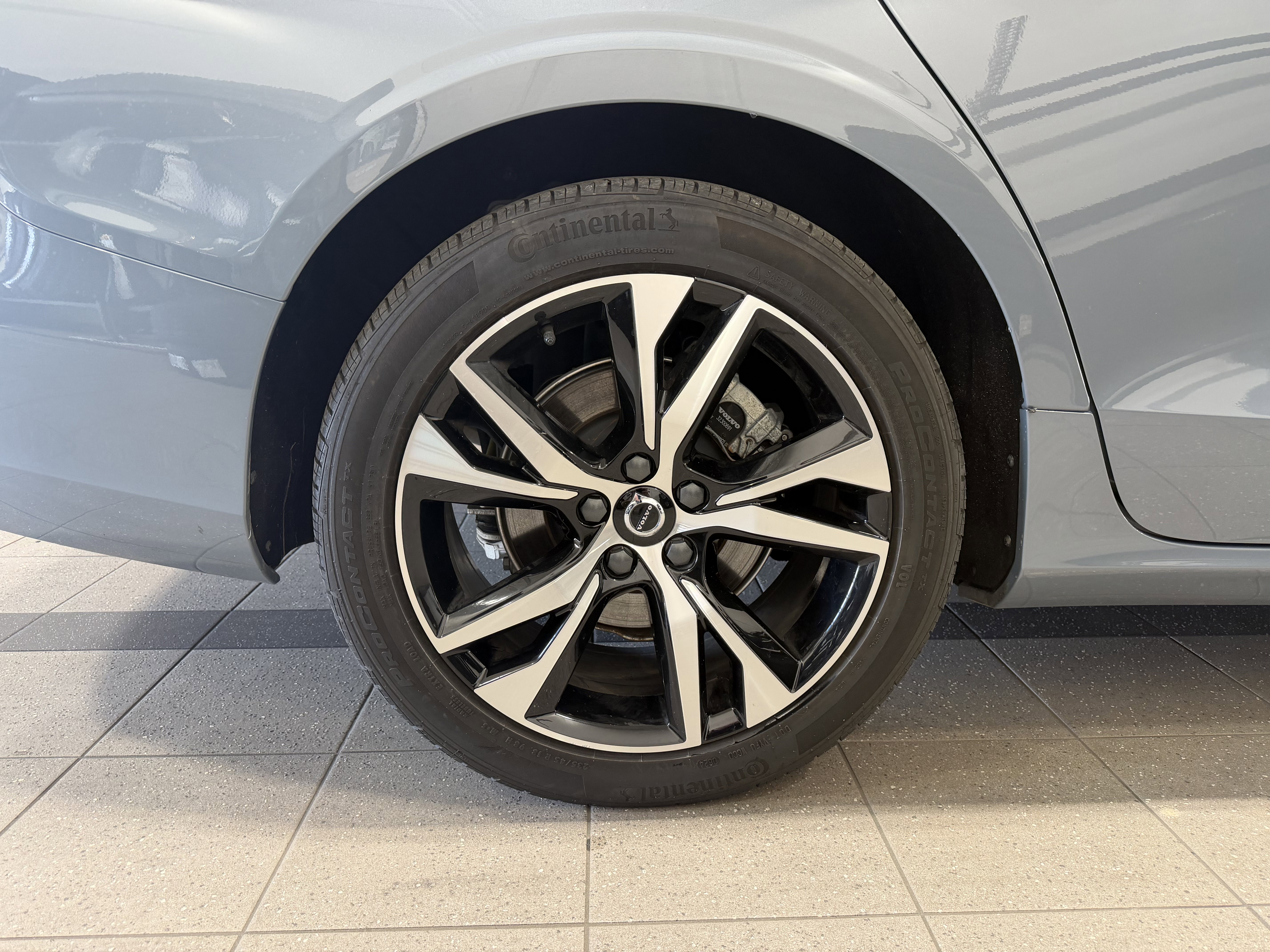 Used 2024 Volvo S60 B5 Core image 10