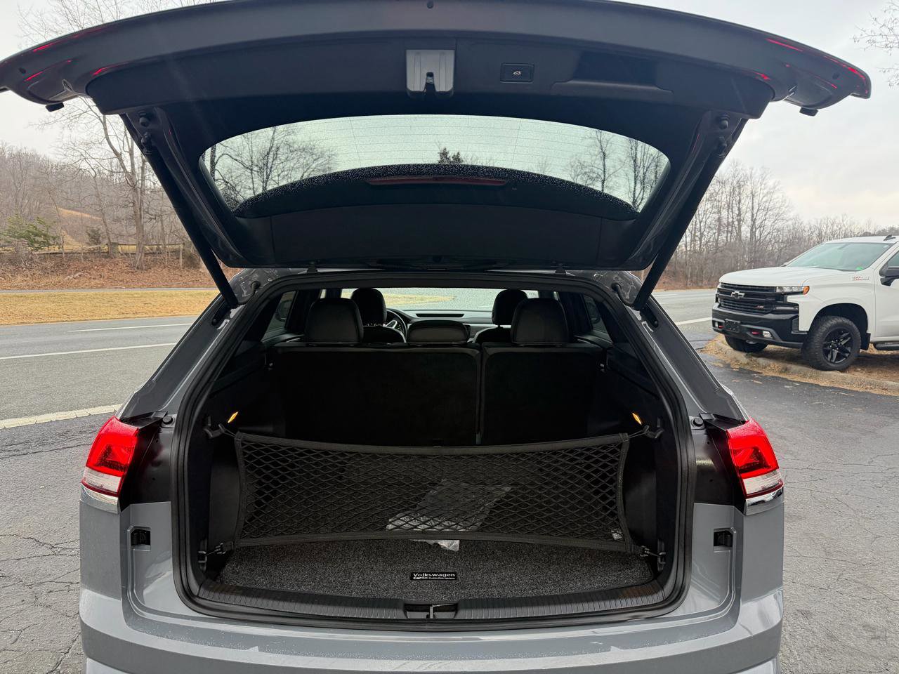 Used 2021 Volkswagen Atlas Cross Sport SE w/ Panoramic Sunroof Package FWD image 28