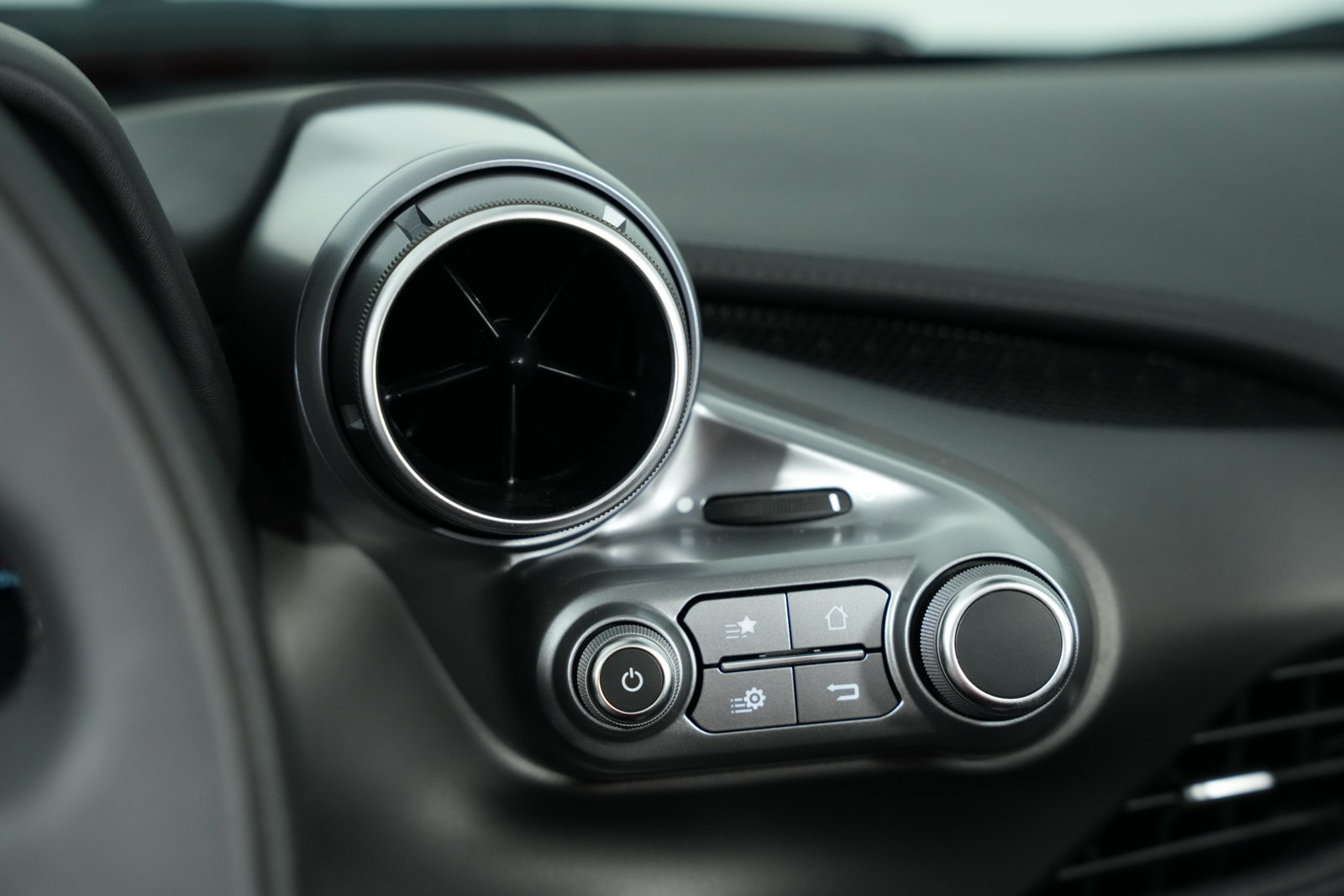 Used 2023 Ferrari F8 Spider RWD image 36