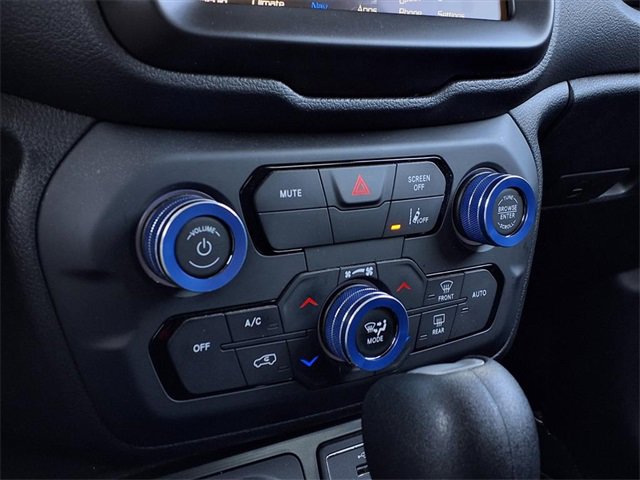 Used 2023 Jeep Renegade Latitude image 17