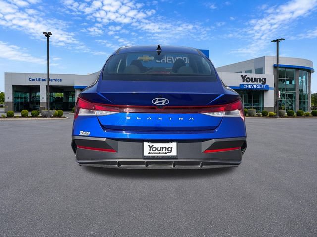 Used 2024 Hyundai Elantra SE FWD image 6