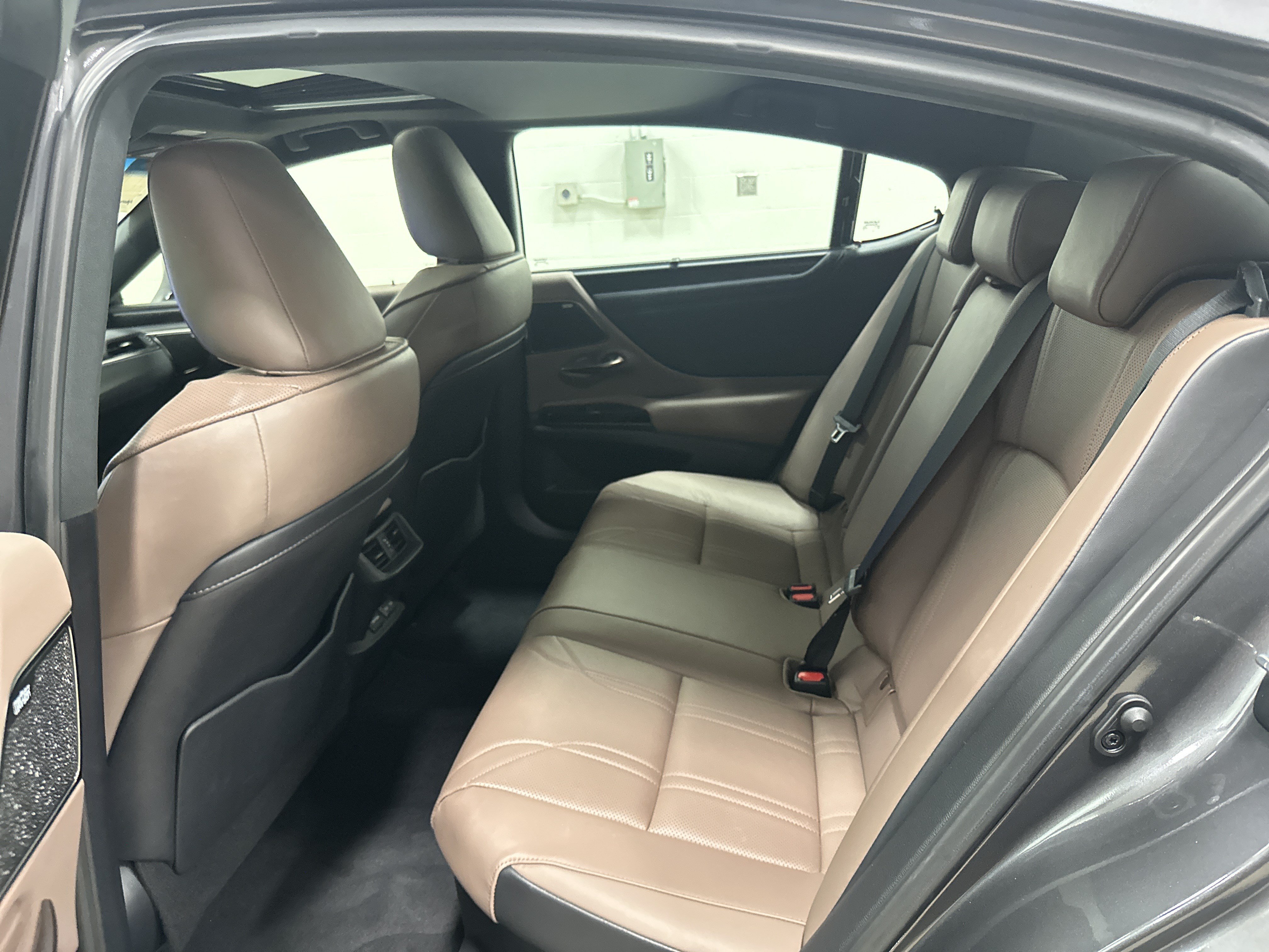 Certified 2024 Lexus ES 300h Ultra Luxury w/ Accessory Package (Z1) FWD image 31