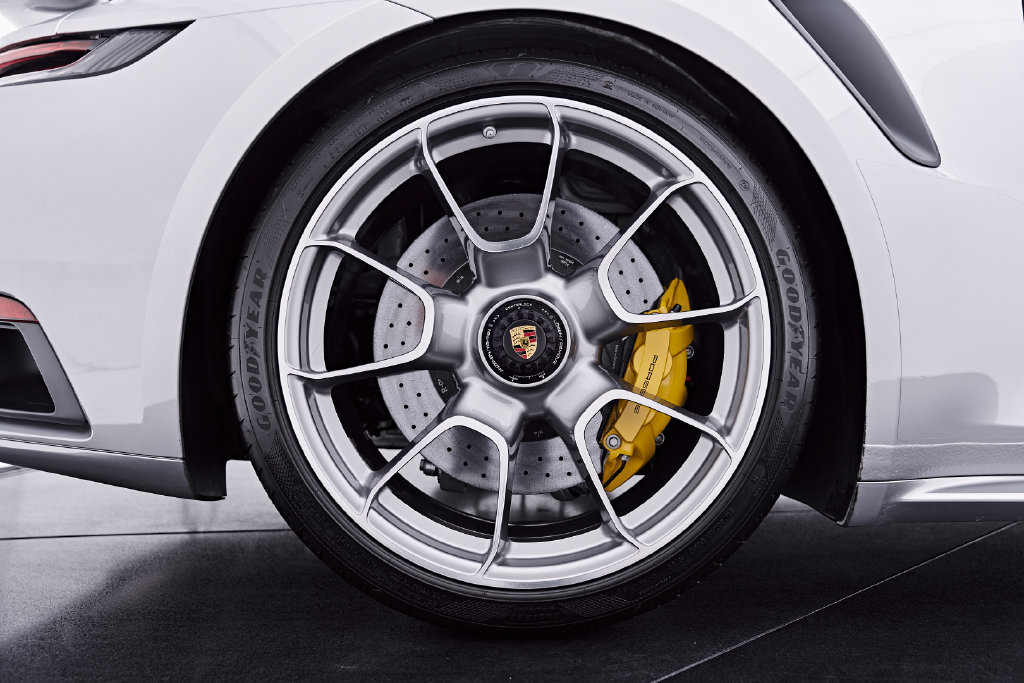 Used 2025 Porsche 911 Turbo S AWD/4WD image 36