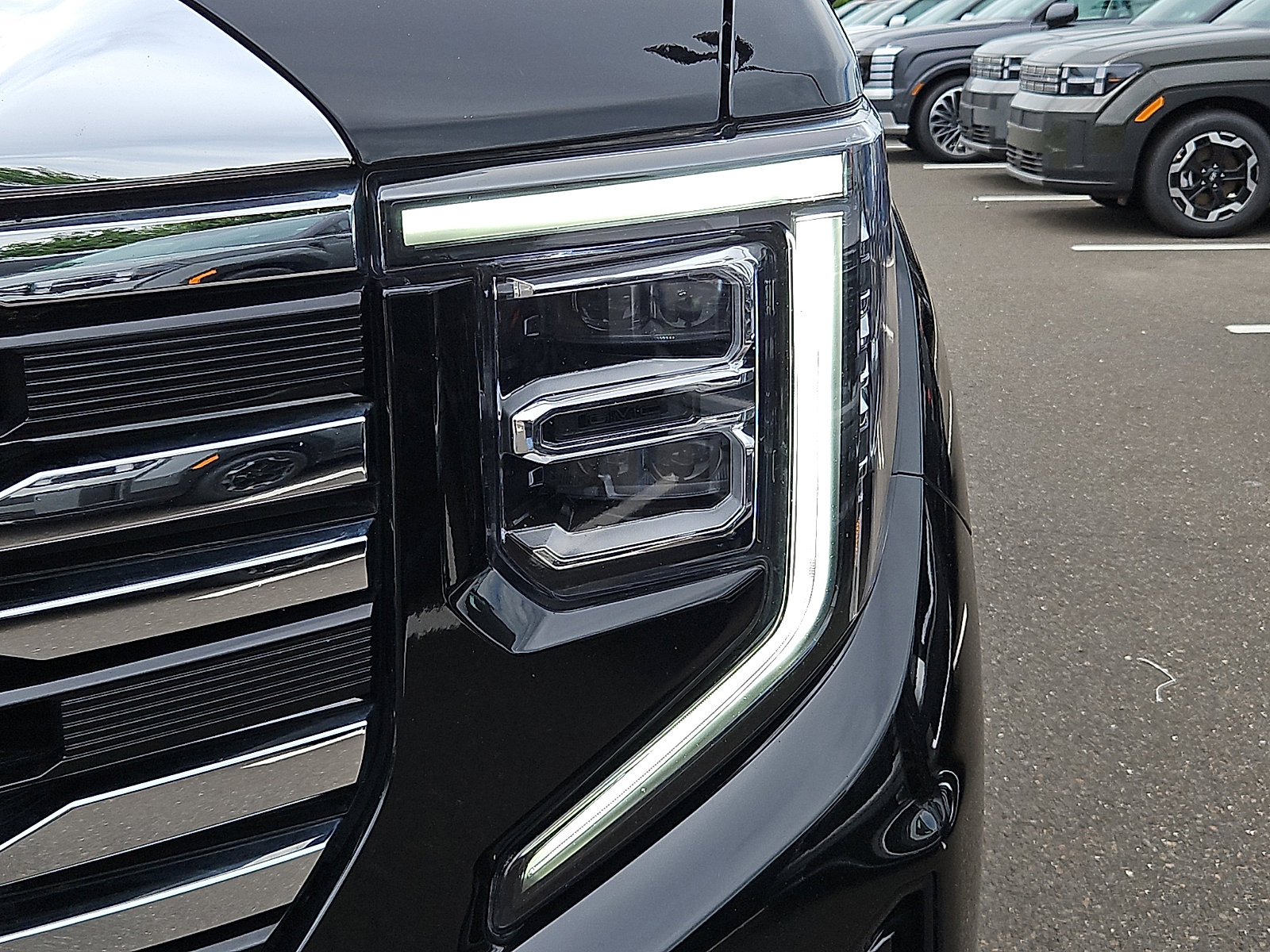 Used 2025 GMC Sierra 1500 SLT AWD/4WD image 9