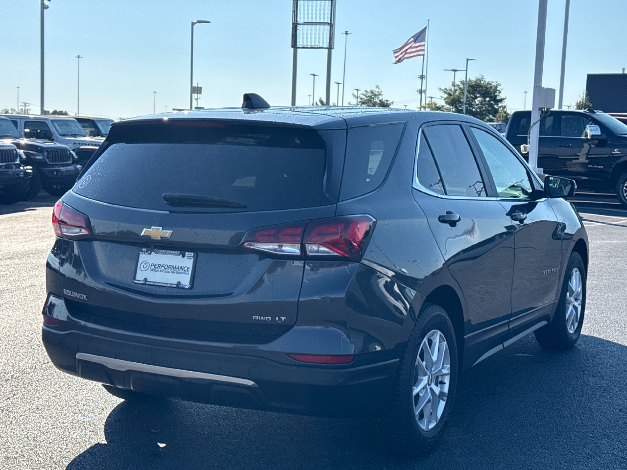 Used 2023 Chevrolet Equinox LT AWD/4WD image 2