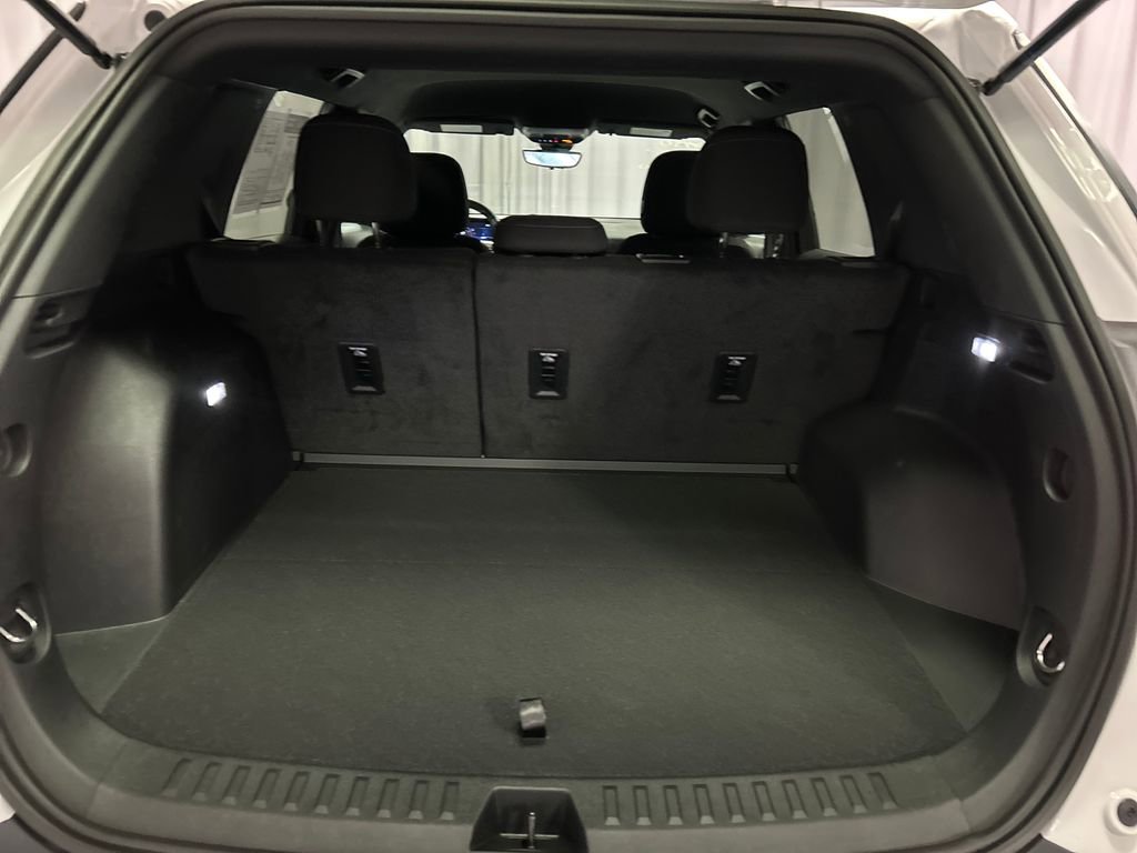 Used 2025 Chevrolet Equinox LT w/ Safety and Technology Package image 24