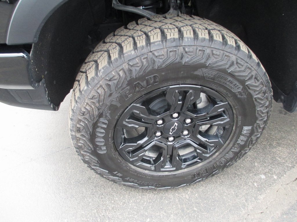 Used 2025 Chevrolet Silverado 1500 ZR2 w/ Technology Package image 13