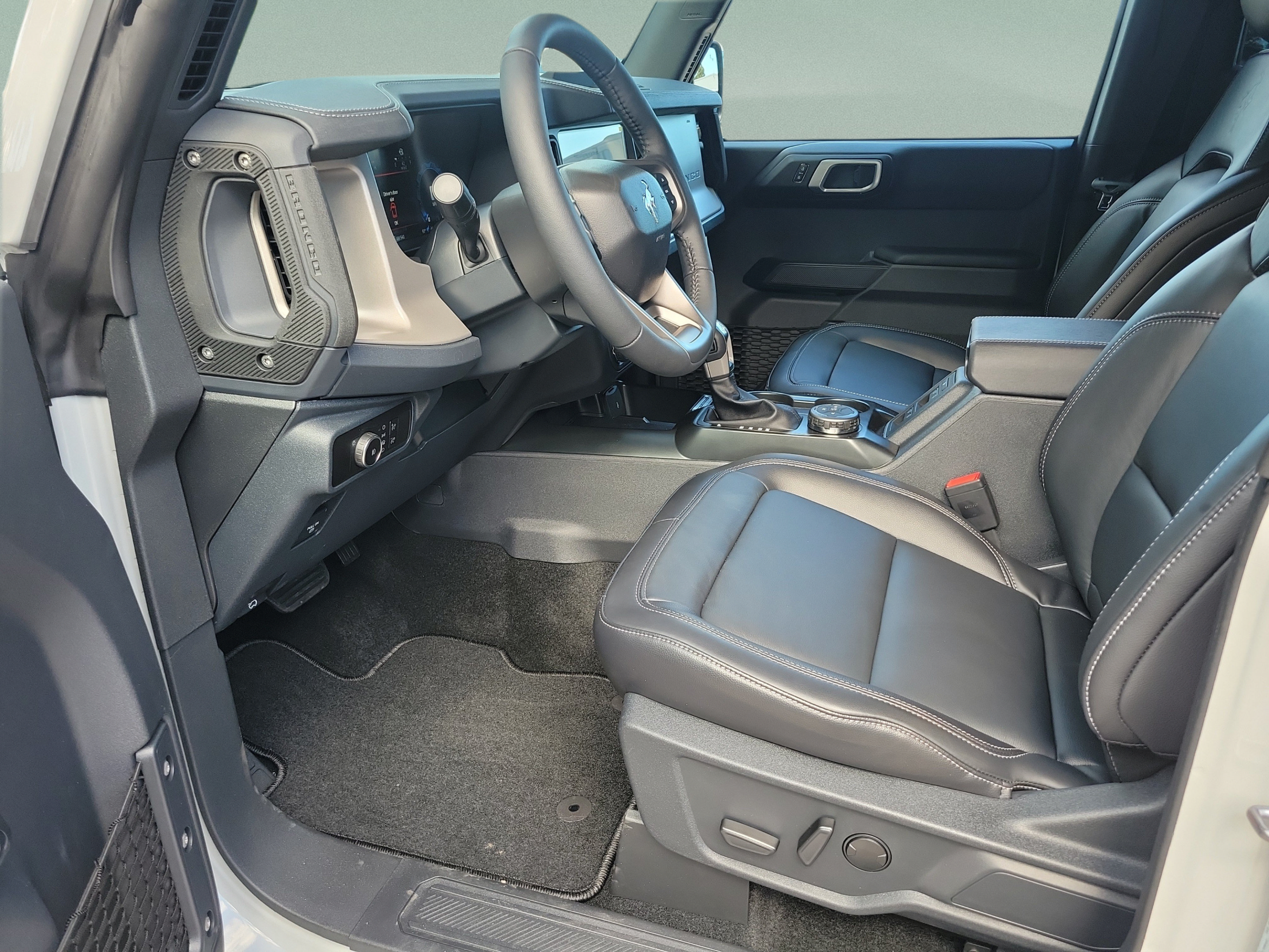 New 2026 Ford Bronco Outer Banks AWD/4WD image 9