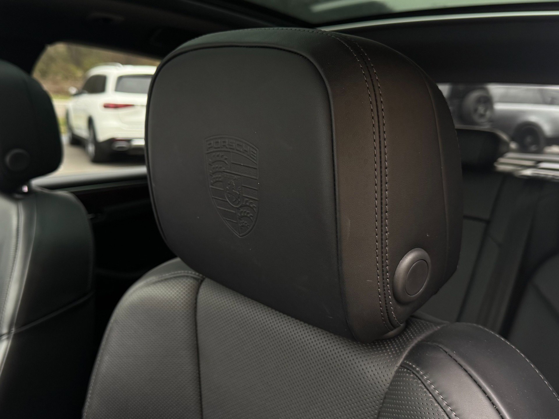 Used 2024 Porsche Macan image 15