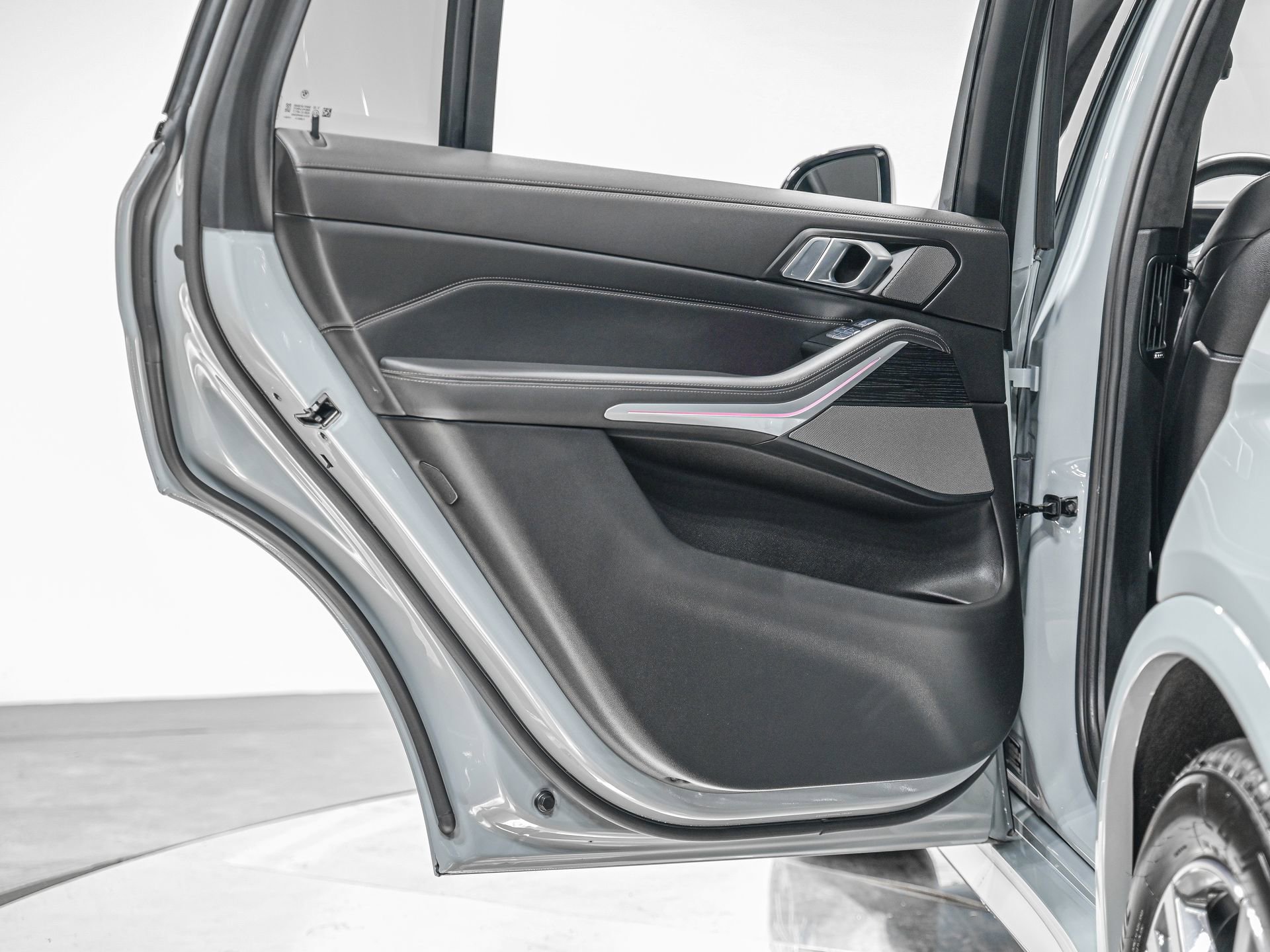 Used 2023 BMW X7 xDrive40i w/ M Sport Package image 25