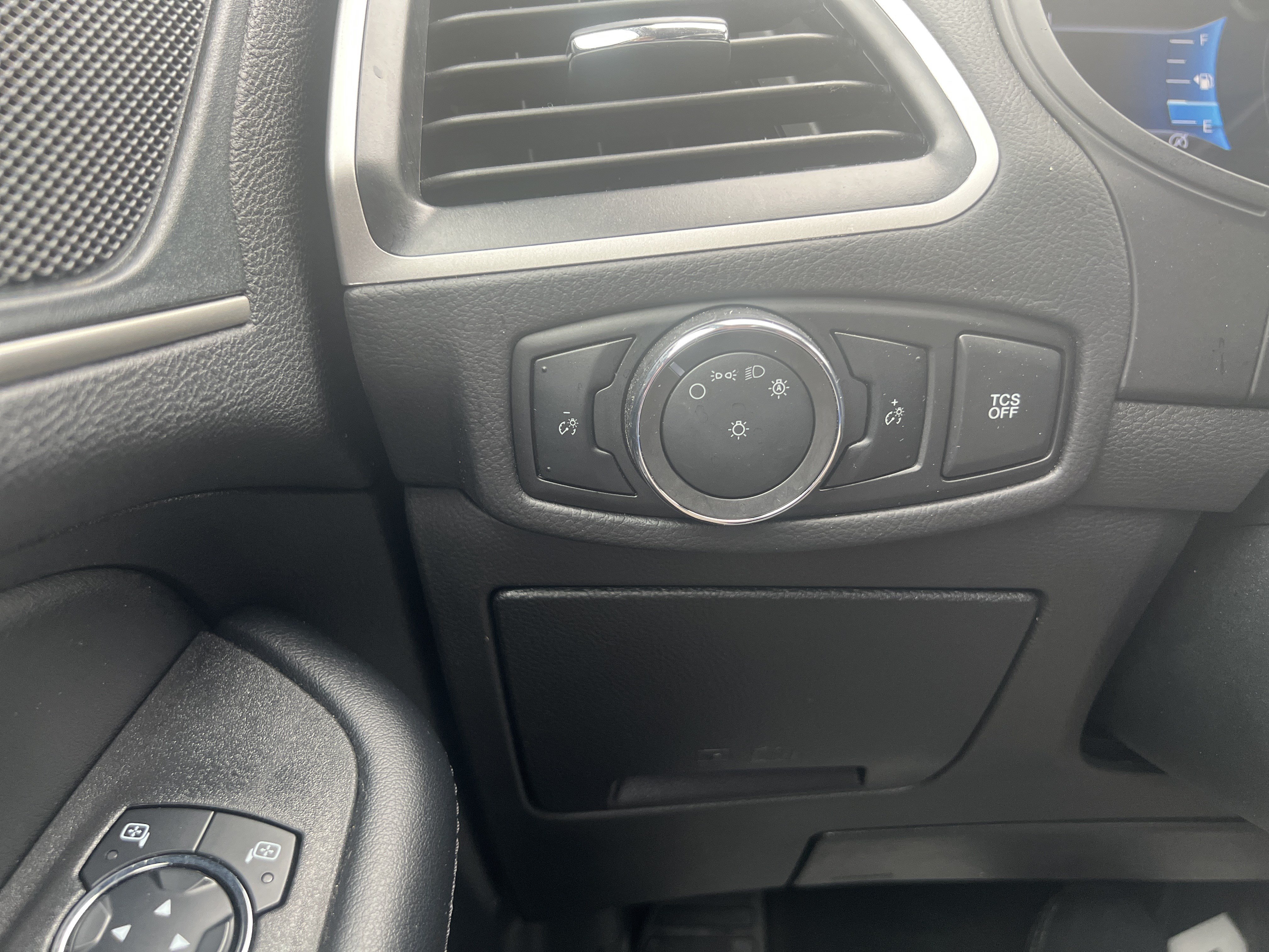 Used 2024 Ford Edge SEL AWD/4WD image 36