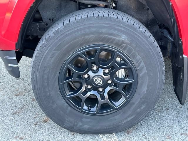 Certified 2022 Toyota Tacoma SR5 w/ Technology Package AWD/4WD image 16