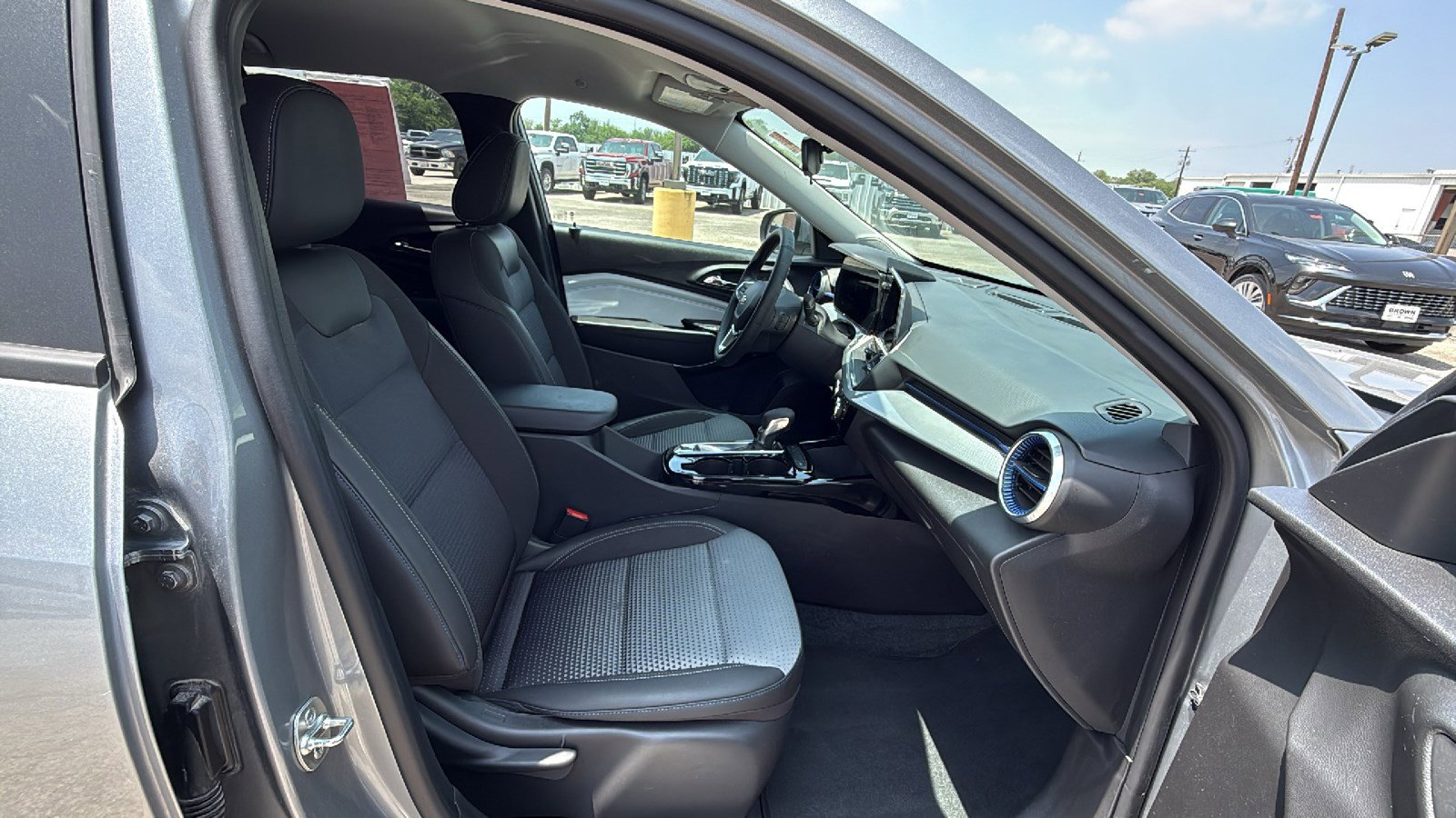 Used 2024 Chevrolet Trax LT w/ Driver Confidence Package FWD image 25