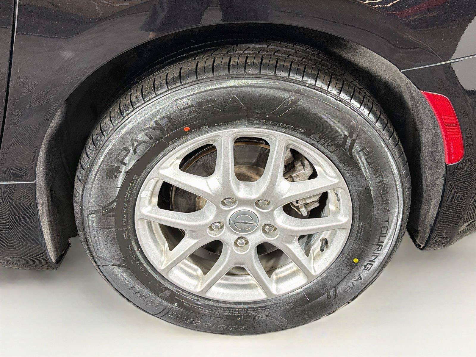 Used 2024 Chrysler Pacifica Touring-L FWD image 35