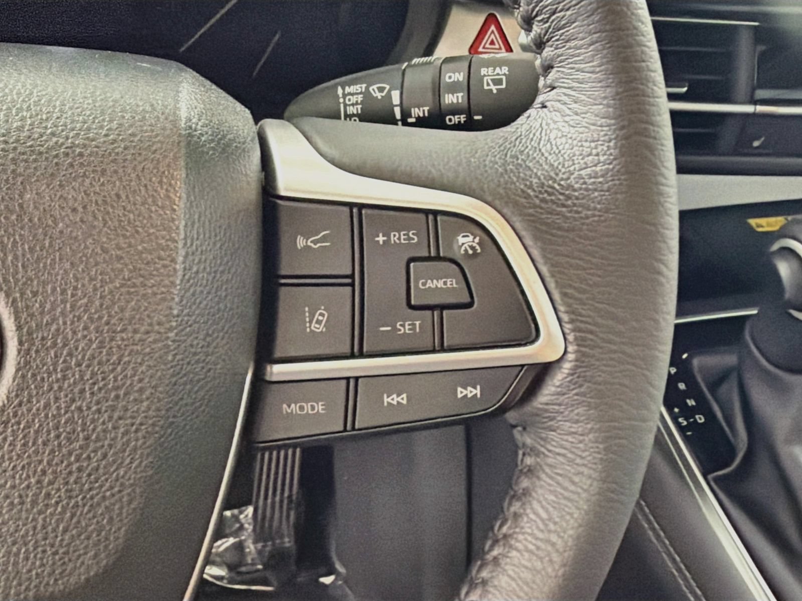 Used 2025 Toyota Sienna XLE w/ XLE Plus Package FWD image 13