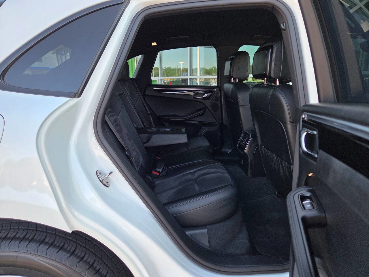 Used 2017 Porsche Macan Base AWD 4dr SUV image 22