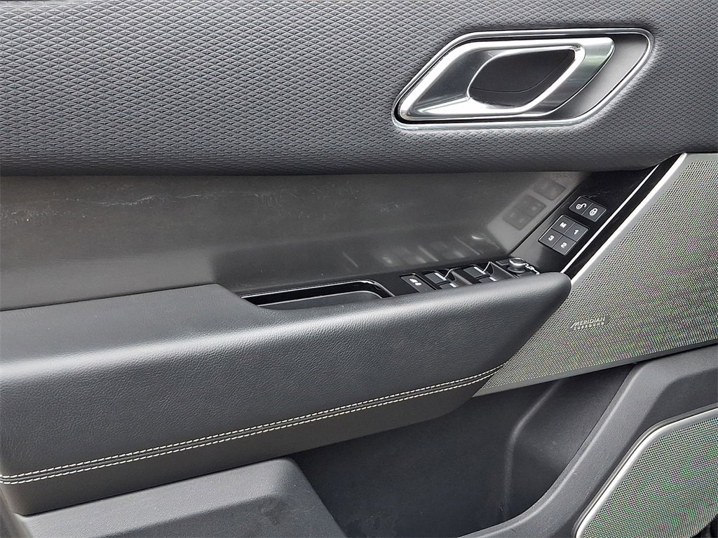 Used 2018 Land Rover Range Rover Velar S image 13