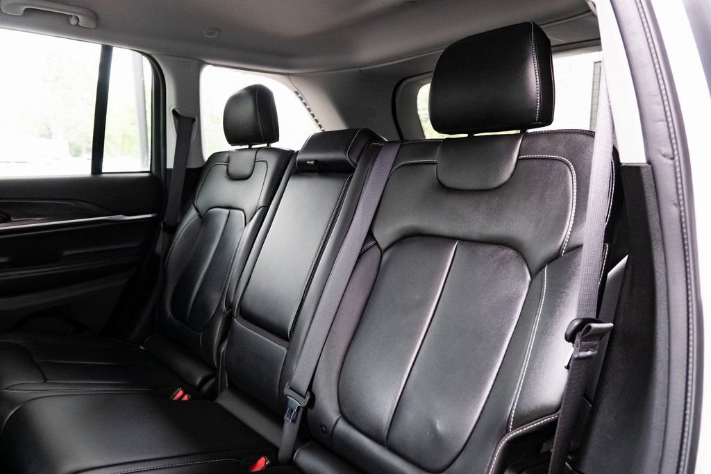 Used 2023 Jeep Grand Cherokee Limited AWD/4WD image 19