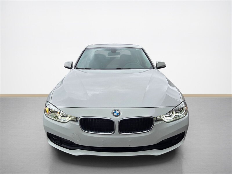 Used 2018 BMW 320i xDrive Sedan AWD/4WD image 9