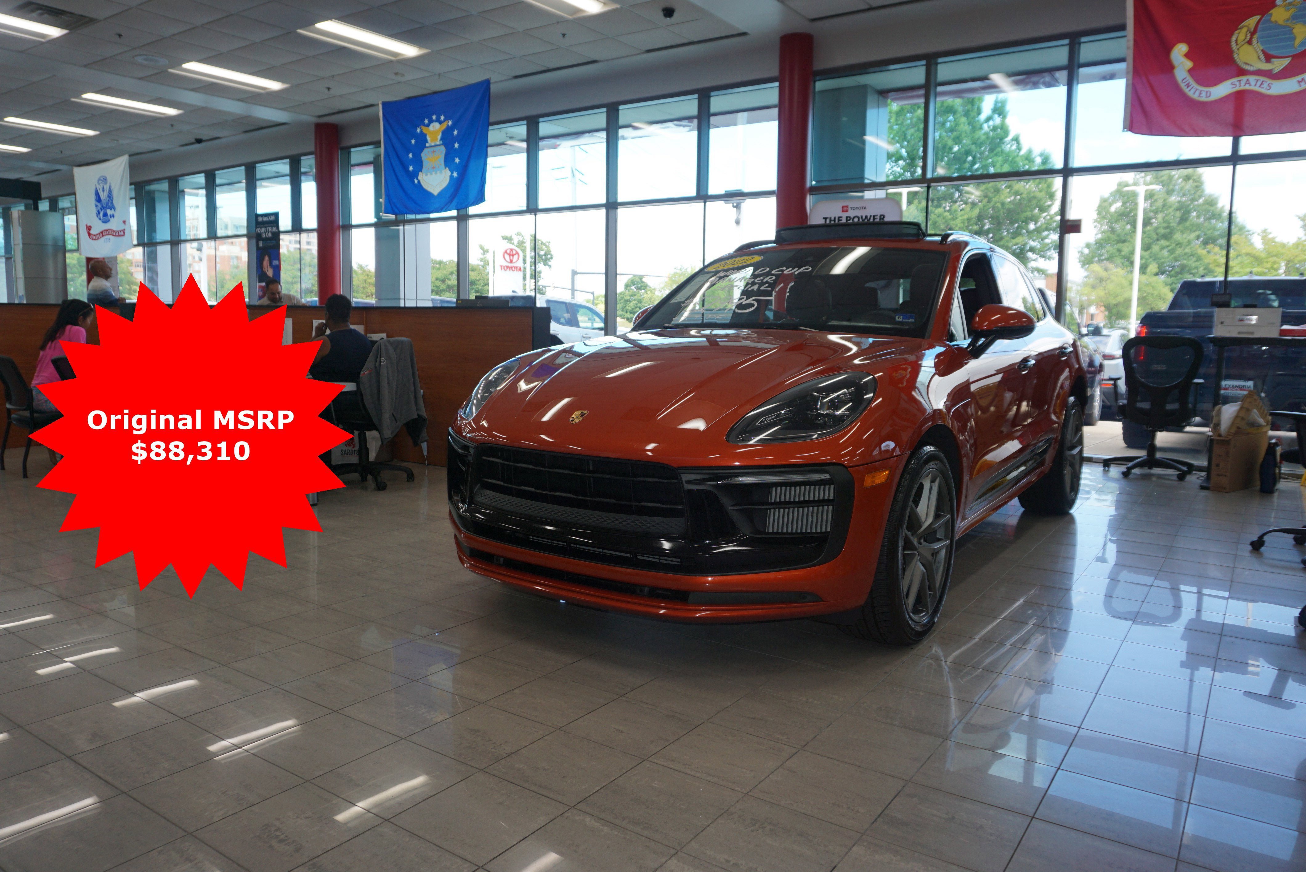Used 2022 Porsche Macan S AWD/4WD image 1