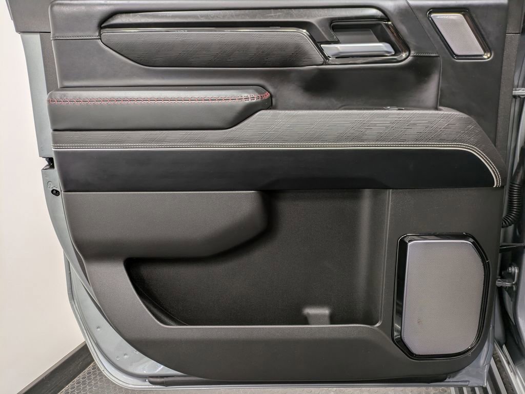 Used 2025 GMC Sierra 2500 AT4X image 23