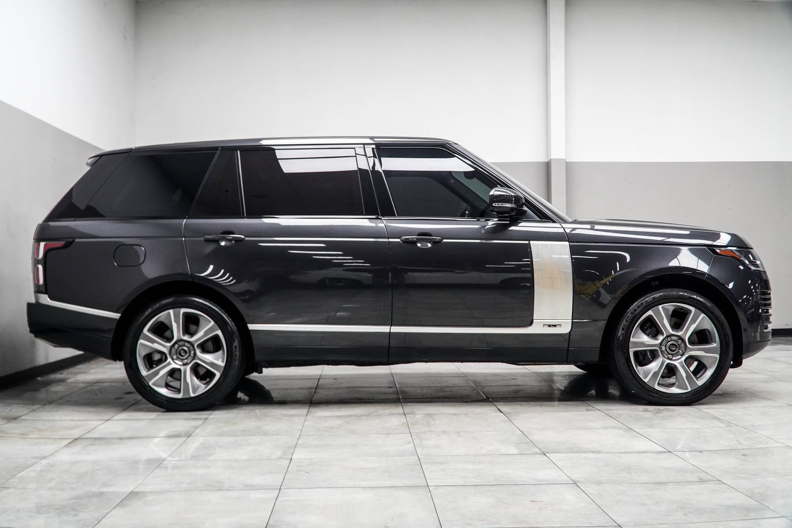 Used 2021 Land Rover Range Rover P525 Westminster Edition LWB AWD/4WD image 7