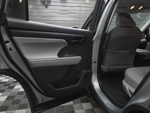 Used 2021 Toyota Highlander LE FWD image 34