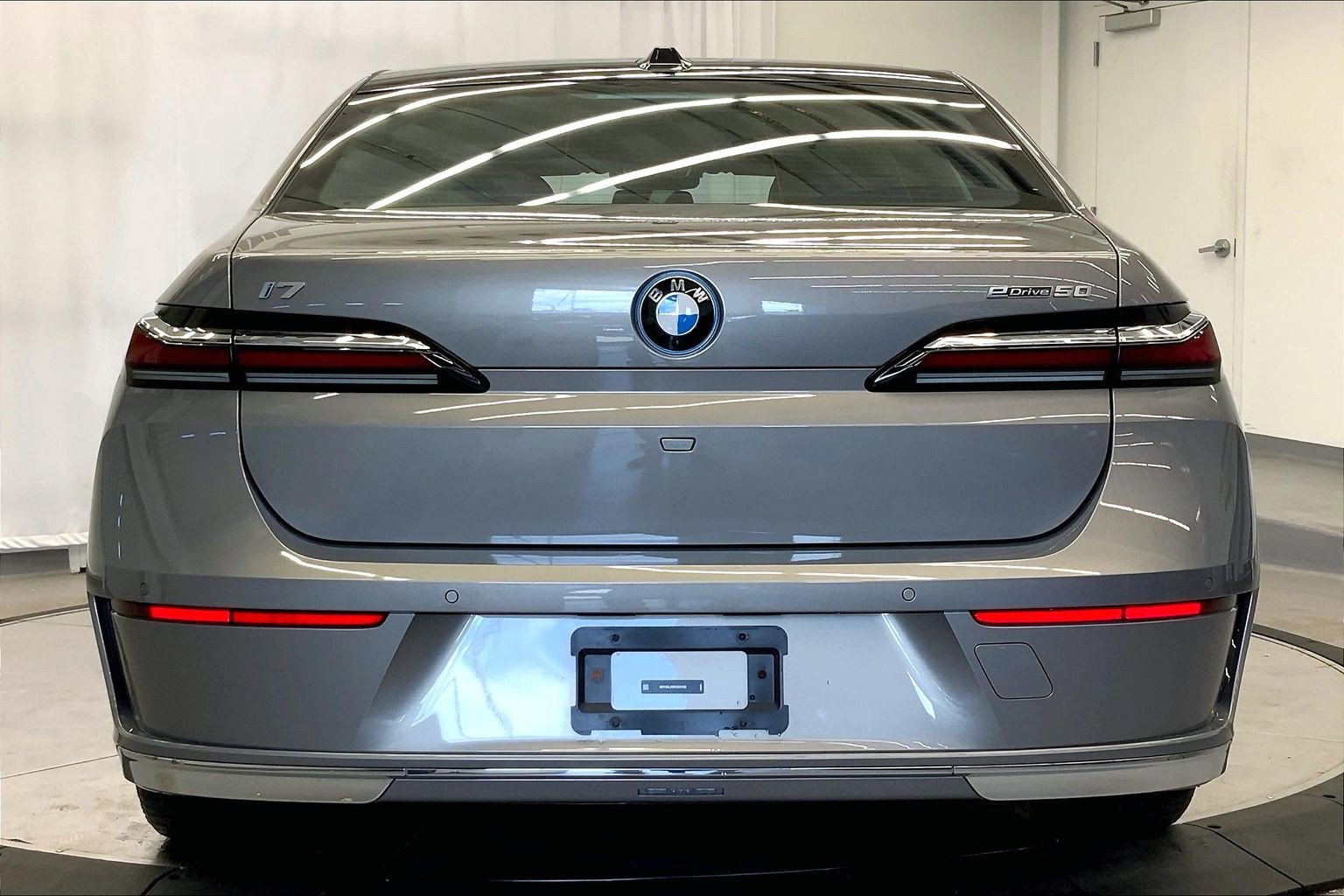Used 2024 BMW i7 eDrive50 image 5