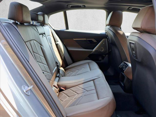 Used 2026 BMW i5 eDrive40 AWD/4WD image 24