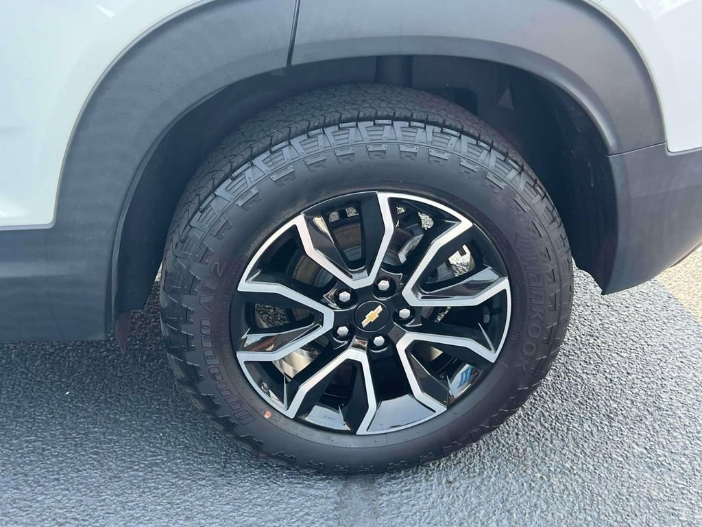 Used 2023 Chevrolet TrailBlazer ACTIV w/ Convenience Package AWD/4WD image 9