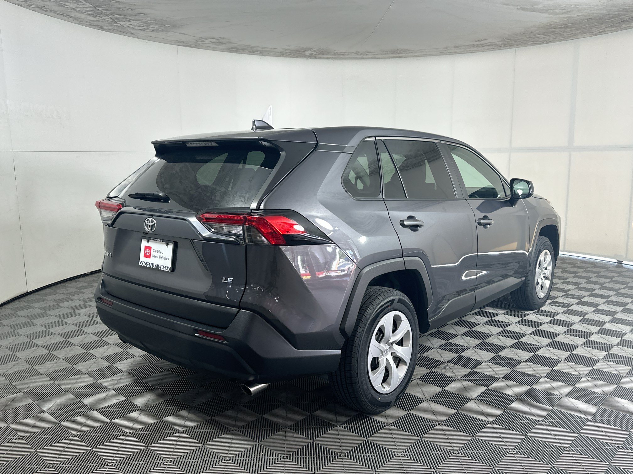 Used 2024 Toyota RAV4 LE FWD image 3