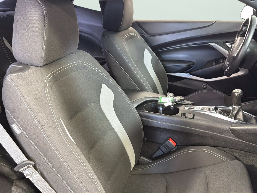 Used 2020 Chevrolet Camaro LS RWD image 29