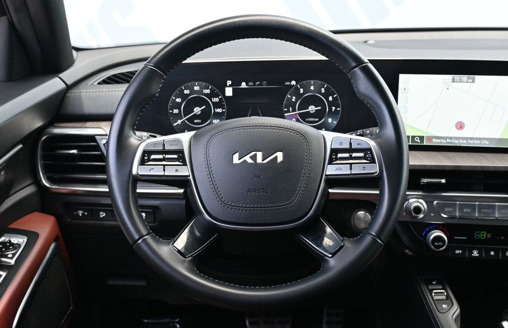 Used 2024 Kia Telluride SX w/ Towing Package FWD image 9