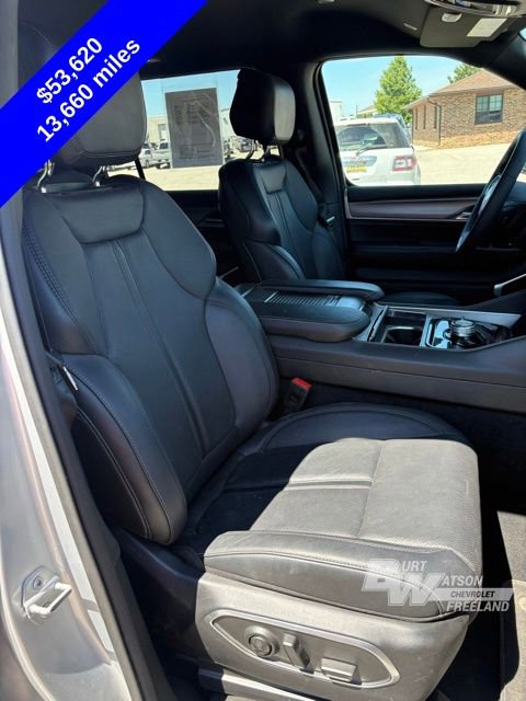 Used 2025 Jeep Wagoneer L Series II w/ 8-pass Seating Package AWD/4WD image 30