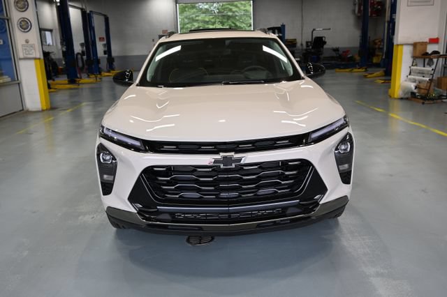 New 2026 Chevrolet Trax ACTIV w/ Sunroof Package FWD image 2