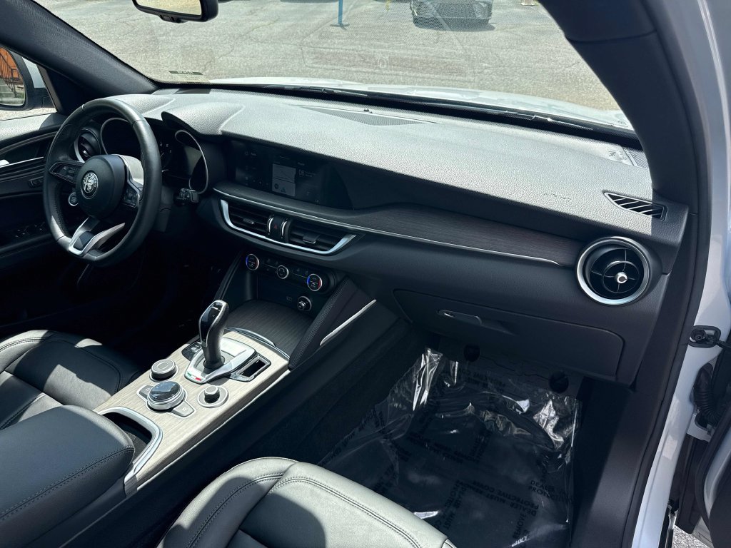 Used 2023 Alfa Romeo Stelvio Ti AWD/4WD image 27
